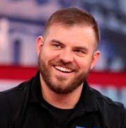 Тревіс Міллз